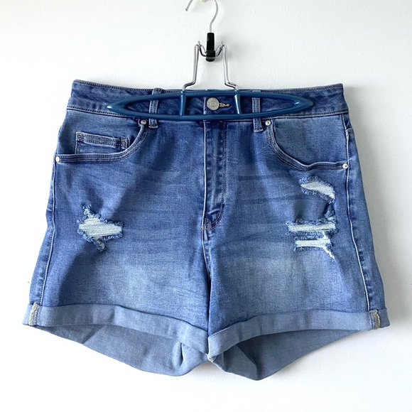 🛑SOLD🛑High Rise Medium Blue Wash Rolled Hem Denim Shorts Size 12 - Picture 1 of 2